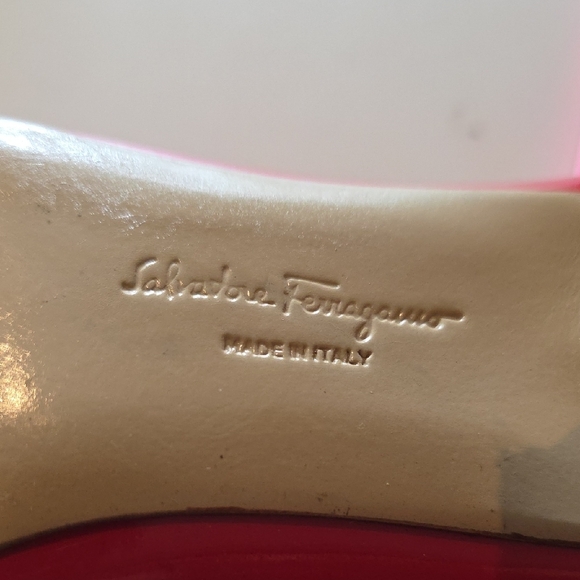 Salvatore Ferragamo Patent Red Bow Pumps - Picture 6 of 6